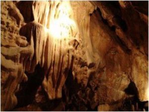Do-podzemí-jesenické-jeskyně-300x225.jpg